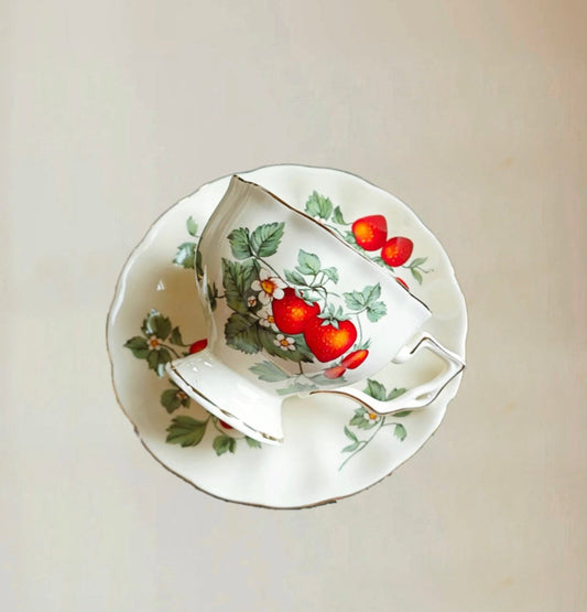 Strawberry Ceramic Cup Set 220ml (Gift Box)