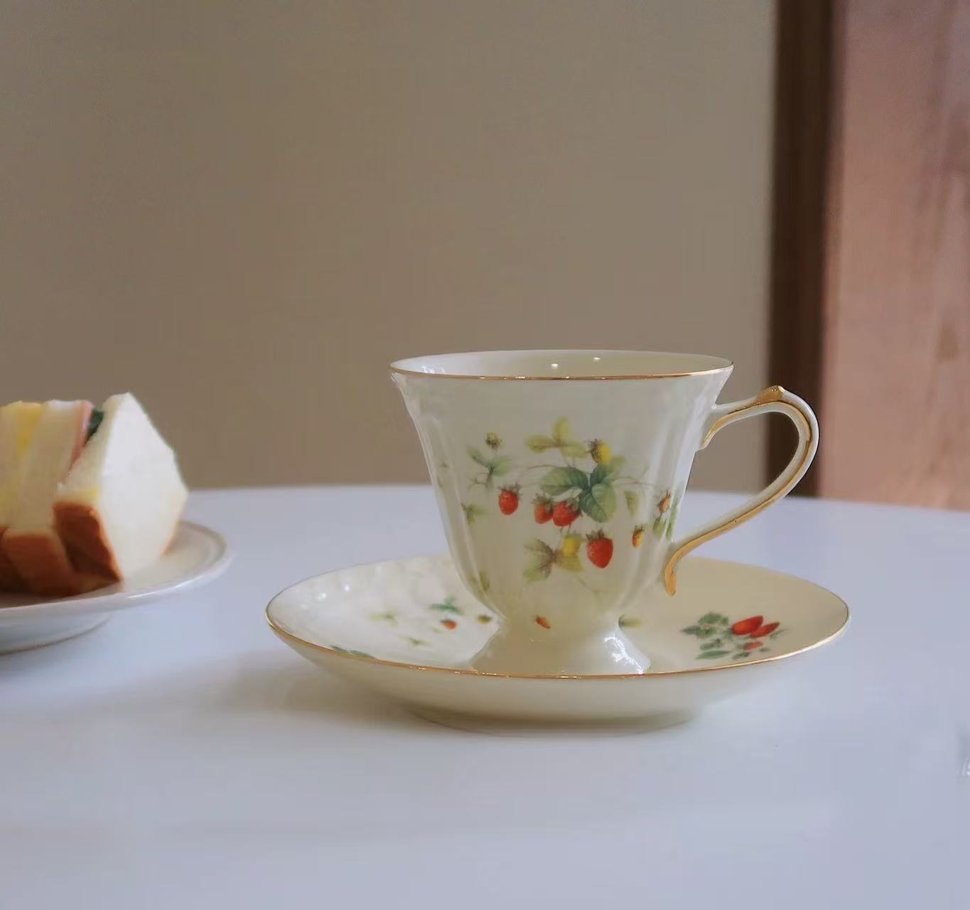 Strawberry Ceramic Cup Set 250ml (Gift Box)
