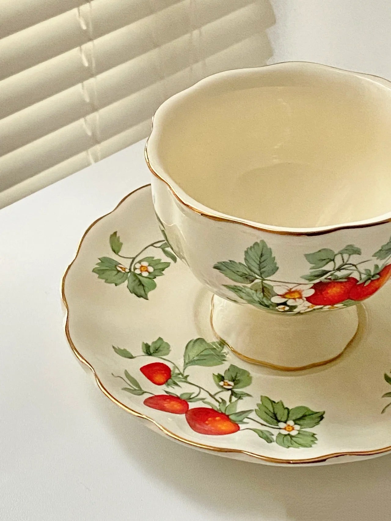 Strawberry Ceramic Coffee Tea Cup Set 220ml (gift package)