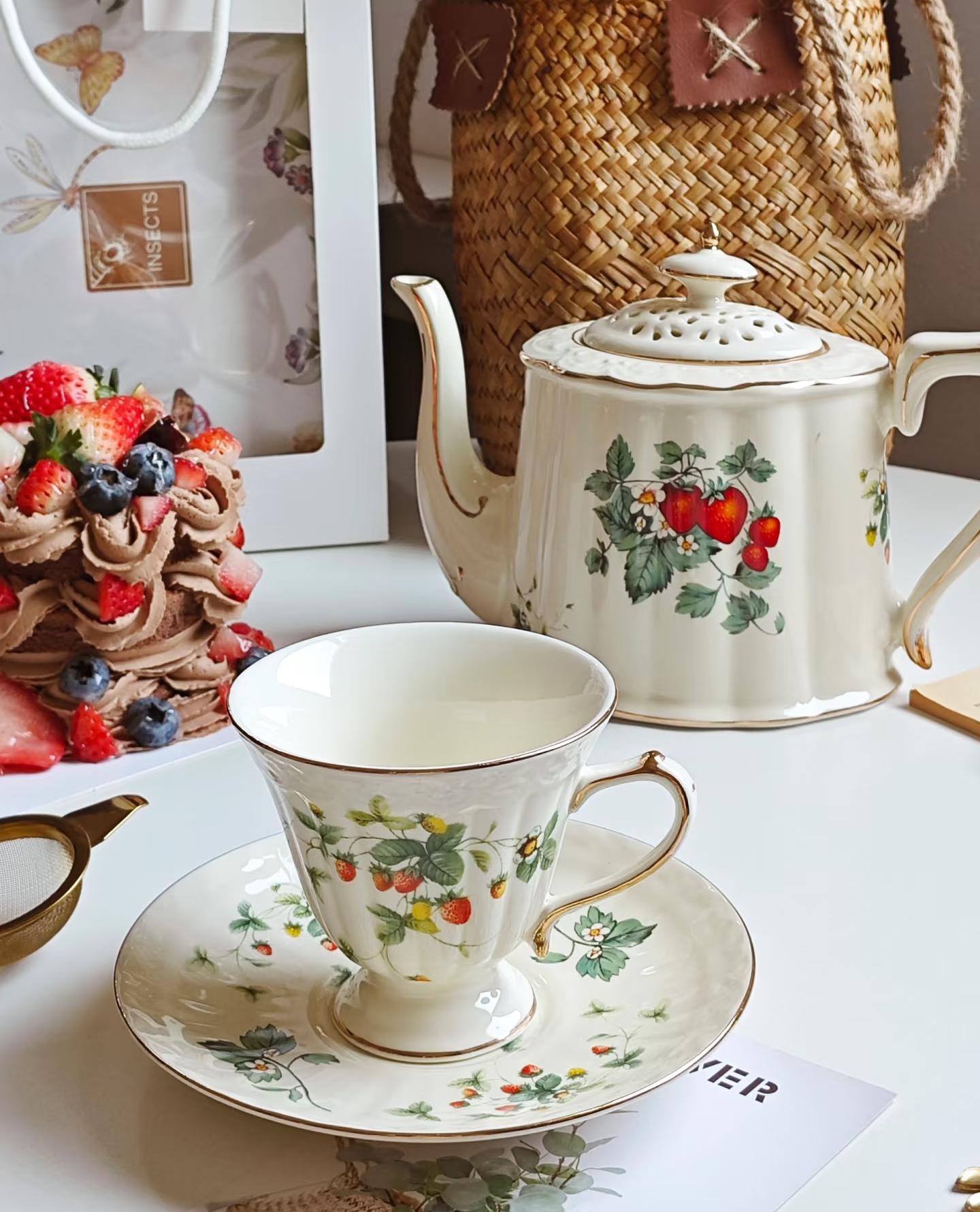 Strawberry Ceramic Coffee Tea Cup Set 250ml (gift package)