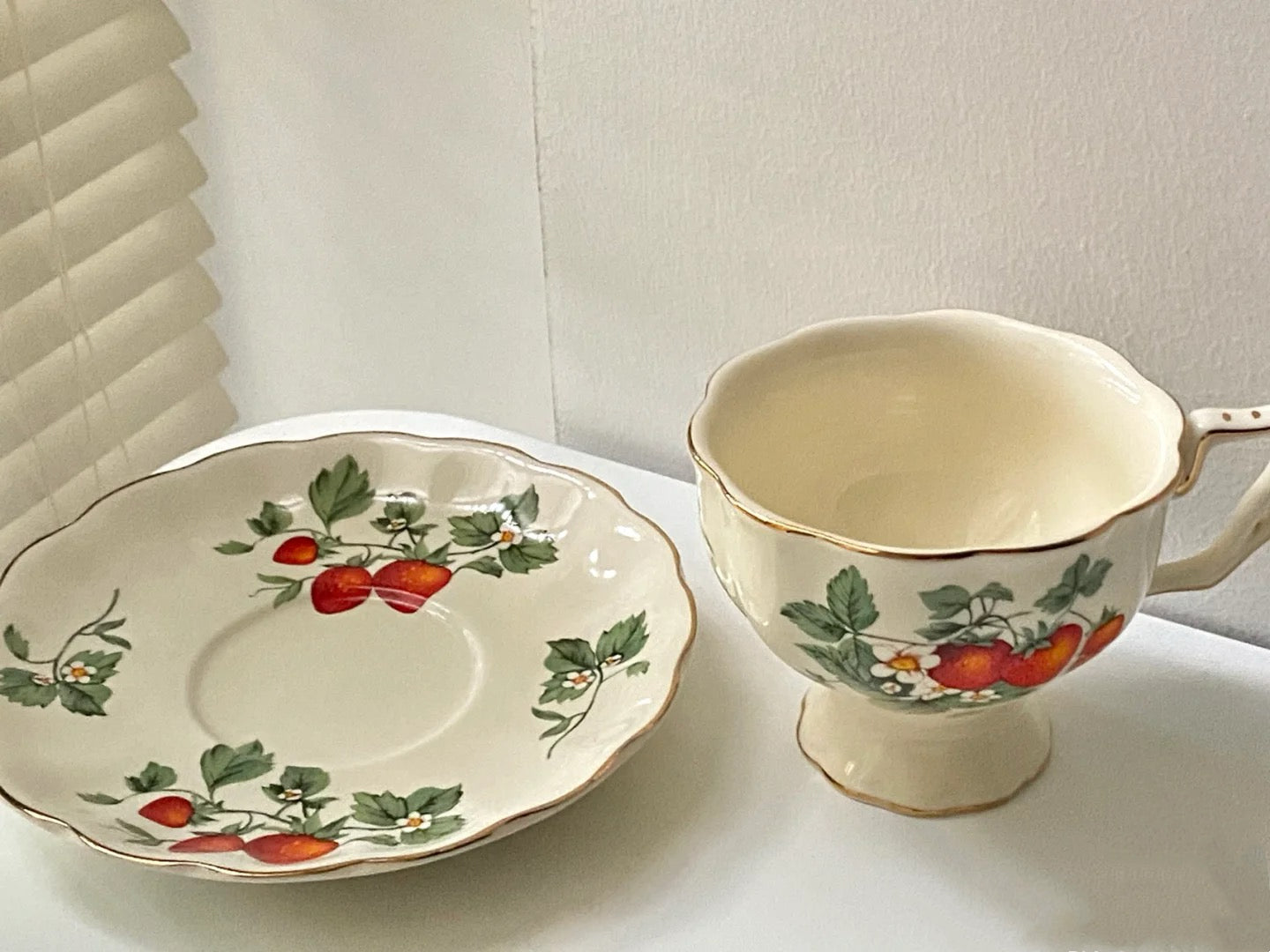 Strawberry Ceramic Coffee Tea Cup Set 220ml (gift package)
